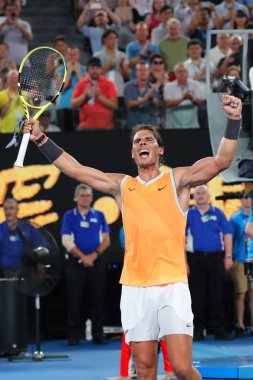 Melbourne, Avustralya - 24 Ocak 2019: on yedi kez Grand Slam şampiyonu İspanya Rafael Nadal kutluyor zafer 2019 Avustralya Açık Melbourne Park onun yarı final maçı sonrası