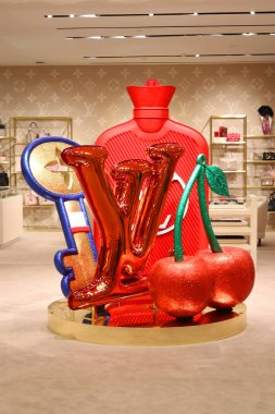 New York - 15 Kasım 2018: Loius Vuitton Manhattan New York City'nin Brookfield yerde saklayın. Louis Vuitton bir Fransız moda evi, dünyanın önde gelen uluslararası moda evleri biri olduğunu 