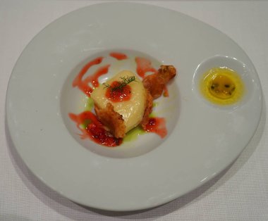 Peynir yemek gurme restoranda servis