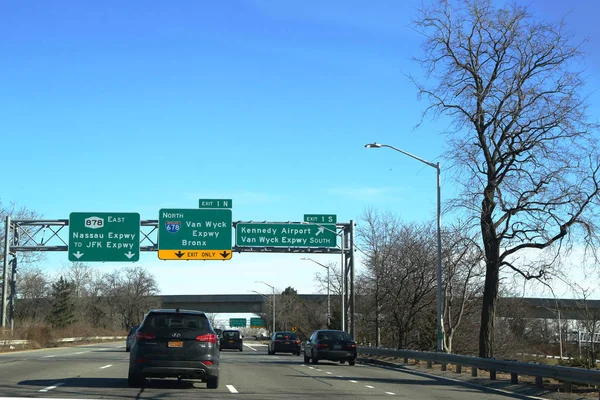 Queens, Queens, New York - 14 Ocak 2018: Nassau Expressway. New York Devlet yolu 878 (Ny 878) Long Island, New York U.S. Eyaleti Güney bölümünde bir yolu olduğunu