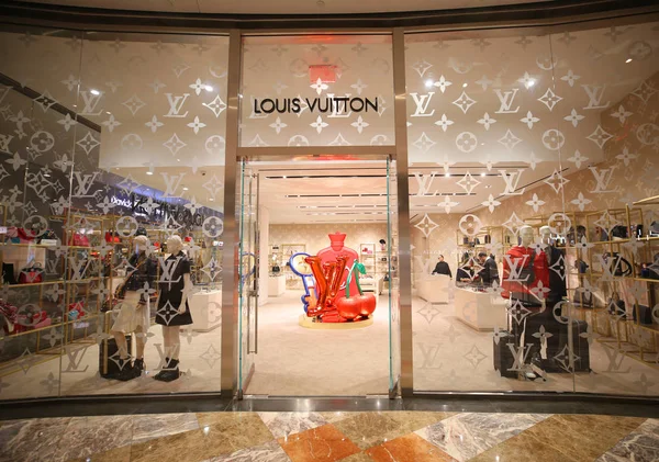 Louis vuitton store new york hi-res stock photography and images