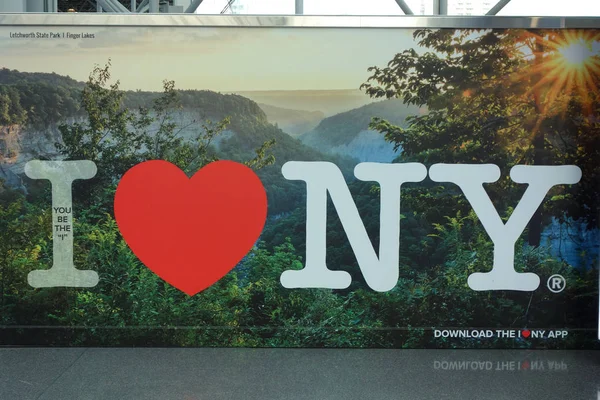 New York - 27 Kasım 2018: New York eyaleti promosyon reklam Javits Convention Center New York