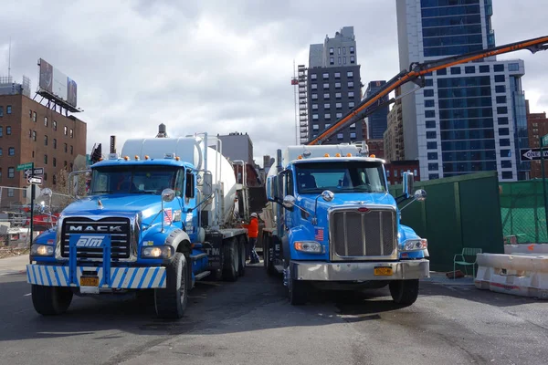 New York November 2018 Concrete Mixer Trucks Hudson Yards Manhattan — Stock Photo, Image