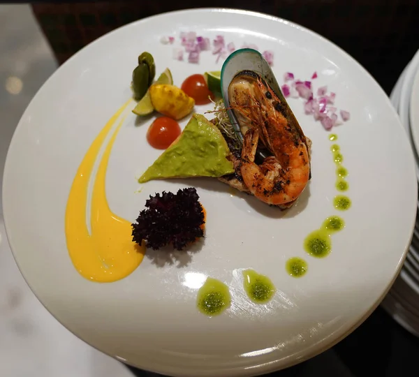 Gurmánské Restauraci Podávají Mořské Plody Desku — Stock fotografie