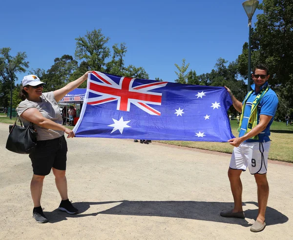 メルボルンのキングス ドメイン ガーデンズ メルボルン オーストラリア 2019 正体不明の家族がオーストラリア日にオーストラリアを祝う — ストック写真