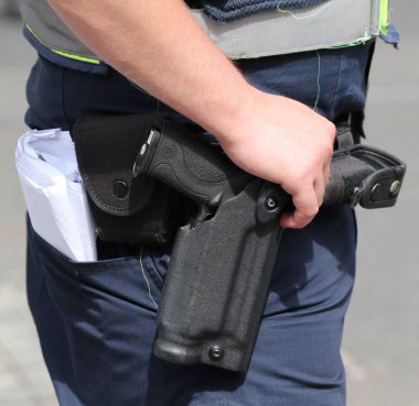 Melbourne, Avustralya - 26 Ocak 2019: The Smith ve Wesson M ve P (askeri ve polis) yarı otomatik tabanca. Avustralya Victoria polisinin standart sorunu ateşli silah olduğunu