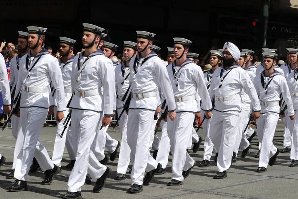 2019年1月26日 オーストラリア海軍 メルボルンでの2019年オーストラリアデーパレード中に行進 — ストック写真
