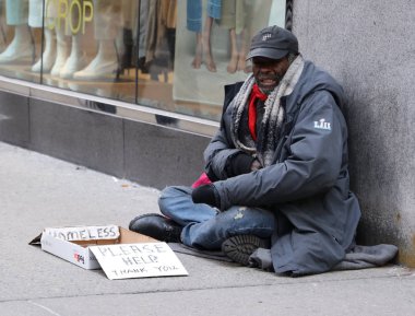 New York - 7 Mart 2019: 5th Avenue Midtown Manhattan, evsiz adam