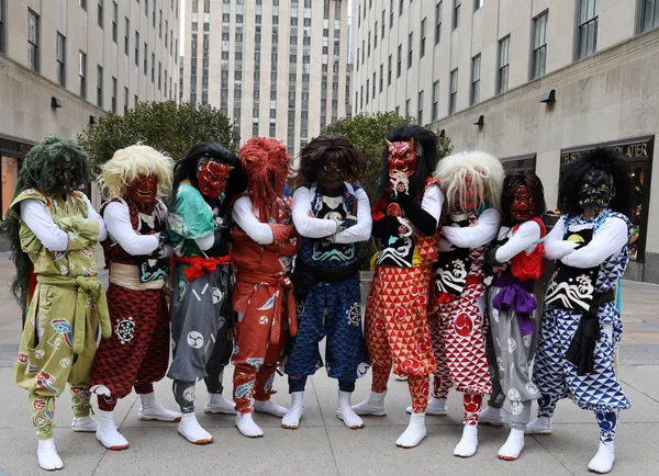 New York März 2019 Unbekannte Japanische Touristen Nationalkleidung Posieren Rockefeller — Stockfoto