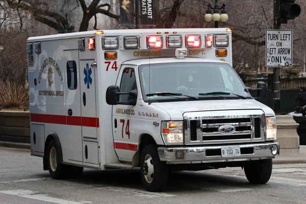 Chicago Illinois Março 2019 Chicago Fire Department Ambulance Downtown Corpo — Fotografia de Stock