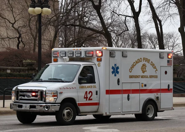 Chicago Illinois Martie 2019 Chicago Fire Department Ambulance Downtown Departamentul — Fotografie, imagine de stoc