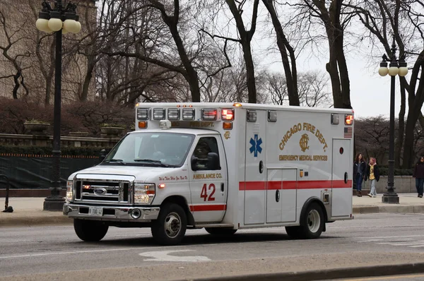 Chicago Illinois March 2019 Chicago Fire Department Ambulance Downtown Chicago — Stock Photo, Image