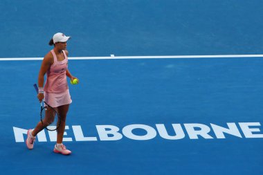 MELBOURNE, AUSTRALIA - 22 Ocak 2019: Avustralyalı profesyonel tenisçi Ashleigh Barty Melbourne Park 'taki 2019 Avustralya Açık' ta oynanan çeyrek final maçında