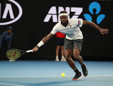 Melbourne, Avustralya - 22 Ocak 2019: Profesyonel tenis oyuncusu Frances Tiafoe Amerika Birleşik Devletleri Rafael Nadal 2019 Avustralya Açık Melbourne karşı onun çeyrek final maçı sırasında eylem 