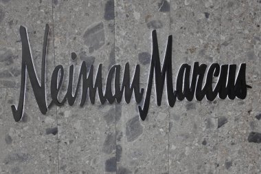 New York - 19 Mart 2019: Neiman Marcus işareti. Neiman Marcus Hudson yarda alışveriş merkezi dükkanlarında ilk Manhattan mağazası açıldı.. 