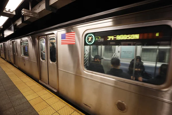 動きでニューヨークの地下鉄車 — ストック写真