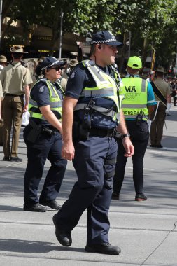MELBOURNE, AUSTRALYA - 26 Ocak 2019: Victoria Polis Memuru Melbourne 'da 2019 Avustralya Günü Geçit Töreni sırasında güvenlik sağlıyor