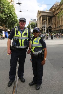 MELBOURNE, AUSTRALYA - 26 Ocak 2019: Victoria Polis Memuru Melbourne 'da 2019 Avustralya Günü Geçit Töreni sırasında güvenlik sağlıyor