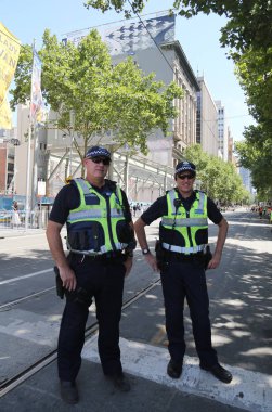 MELBOURNE, AUSTRALYA - 26 Ocak 2019: Victoria Polis Memuru Melbourne 'da 2019 Avustralya Günü Geçit Töreni sırasında güvenlik sağlıyor