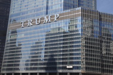Chicago, Illinois - 12 Mart 2019: Trump International Hotel ve Chicago kulede. Trump Tower 2008 tamamlandı