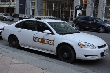 Chicago, Illinois - 12 Mart 2019: Illinois eyalet polisi araba şehir Chicago