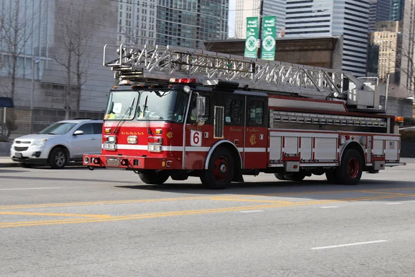 Chicago Illinois Marzo 2019 Camión Del Departamento Bomberos Chicago Centro —  Fotos de Stock