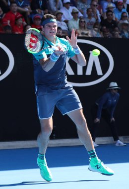 Melbourne, Avustralya-Ocak 21, 2019: profesyonel tenis oyuncusu Milos Raonic Kanada 'da eylem sırasında onun turu sırasında 16 maç 2019 Avustralya Açık Melbourne Park