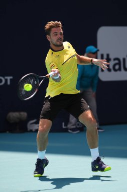 Miami Gardens, Florida - 23 Mart 2019: Grand Slam şampiyonu Stanislas Wawrinka İsviçre 2019 onun yuvarlak 32 maç sırasında eylem Miami Miami Gardens, Florida Hard Rock Stadyumu'nda açın