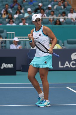 Miami Gardens, Florida - 30 Mart 2019: Profesyonel tenisçi Avustralya Ashleigh Barty eylem sırasında onun 2019 Miami açık final maçında Miami Gardens, Florida Hard Rock Stadyumu'nda