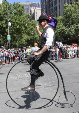 Melbourne, Avustralya-26 Ocak 2019: Victoria üyeleri Vintage Cycle Club Melbourne 2019 Avustralya Day Parade katılmak
