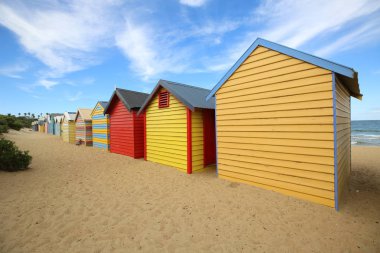 Brighton plajında renkli banyo kutuları, Melbourne, Avustralya