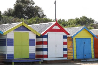 Brighton plajında renkli banyo kutuları, Melbourne, Avustralya