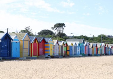 Brighton plajında renkli banyo kutuları, Melbourne, Avustralya