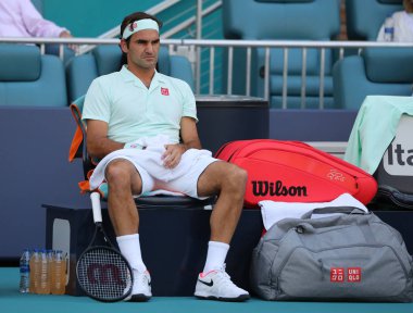 Miami Gardens, Florida - 27 Mart 2019: Grand Slam şampiyonu Roger Federer İsviçre onun turda 2019 açık Miami Miami Gardens, Florida Hard Rock Stadyumu'nda 16 maçın başında