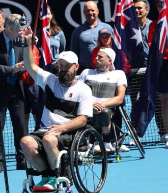 Melbourne, Avustralya-27 Ocak 2019: Grand Slam finalist David Wagner Amerika Birleşik Devletleri 'nde kupa sunumu sırasında 2019 Avustralya Açık Dörtlü tekerlekli sandalye Singles Melbourne Park Final maçı