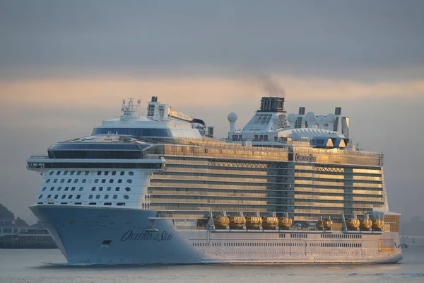 新西兰奥克兰 2019年1月29日 奥克兰港的皇家加勒比游船 海洋航行是皇家加勒比国际公司拥有的一艘量子级游轮 — 图库照片