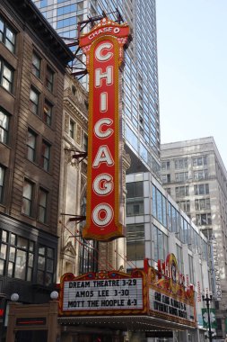 Chicago, Illionis - 12 Mart 2019 Chicago State Street, Illinois 'deki ünlü Chicago Tiyatrosu. 1921 'de açılan tiyatro 1980' lerde yenilendi ve şimdi Madison Square Garden 'a ait.