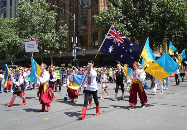 澳大利亚墨尔本 2019年1月26日 维多利亚的乌克兰人协会成员参加在墨尔本举行的2019年澳大利亚日游行 — 图库照片