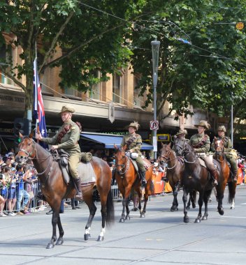 Melbourne, Avustralya - 26 Ocak 2019: Creswick Rsl Light Horse Troop üyeleri Melbourne'deki 2019 Avustralya Günü Geçit Töreni'ne katılıyor