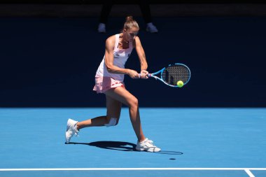 Melbourne, Avustralya - 22 Ocak 2019: Profesyonel tenisçi Karolina Pliskova, Melbourne Park'ta düzenlenen 2019 Avustralya Açık'ta çeyrek final maçında forma giyerken