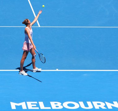 Melbourne, Avustralya - 22 Ocak 2019: Profesyonel tenisçi Karolina Pliskova, Melbourne Park'ta düzenlenen 2019 Avustralya Açık'ta çeyrek final maçında forma giyerken