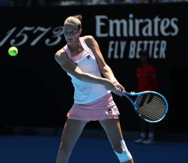 Melbourne, Avustralya - 22 Ocak 2019: Profesyonel tenisçi Karolina Pliskova, Melbourne Park'ta düzenlenen 2019 Avustralya Açık'ta çeyrek final maçında forma giyerken