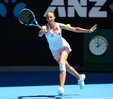 Melbourne, Avustralya - 22 Ocak 2019: Profesyonel tenisçi Karolina Pliskova, Melbourne Park'ta düzenlenen 2019 Avustralya Açık'ta çeyrek final maçında forma giyerken