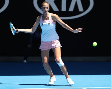 Melbourne, Avustralya - 22 Ocak 2019: Profesyonel tenisçi Karolina Pliskova, Melbourne Park'ta düzenlenen 2019 Avustralya Açık'ta çeyrek final maçında forma giyerken