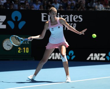 Melbourne, Avustralya - 22 Ocak 2019: Profesyonel tenisçi Karolina Pliskova, Melbourne Park'ta düzenlenen 2019 Avustralya Açık'ta çeyrek final maçında forma giyerken