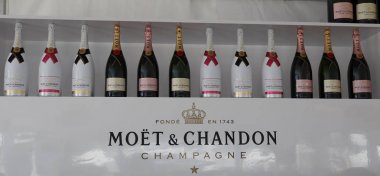 Miami Gardens, Florida - 27 Mart 2019: Moet ve Chandon şampanyası Miami'deki Hard Rock Stadyumu'nda düzenlenen 2019 Miami Open'da sunuldu. Moet ve Chandon Miami Açık'ın resmi şampanyasi.