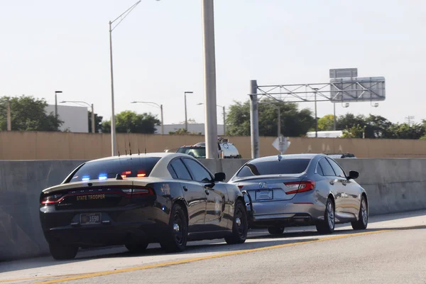 フロリダ州マイアミ 2019年3月27日 フロリダ州のトルーパーが南マイアミで車を停止 — ストック写真