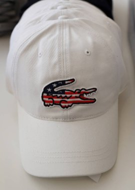 Miami Gardens, Florida - 27 Mart 2019: Lacoste, 2019 Miami Open Miami Gardens, Florida sırasında Hard Rock Stadyumu'nda yeni koleksiyonunu sundu