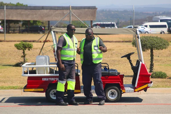ムプマランガ 南アフリカ 2018年10月2日 南アフリカのクルーガー ムプマランガ国際空港での手荷物ハンドラー — ストック写真