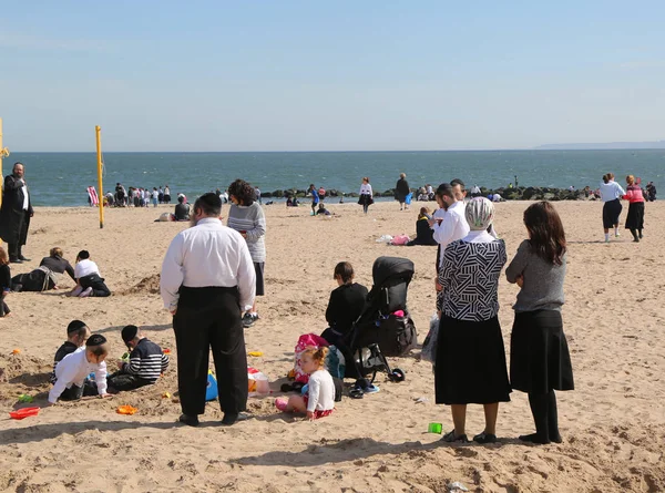 Brooklyn New York April 2019 Jüdisch Orthodoxe Familie Genießt Das — Stockfoto